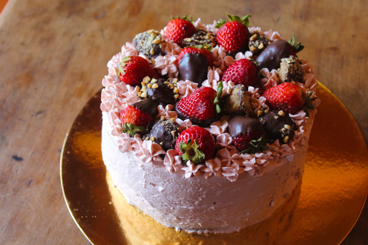 Torta Frutilla Crema de almendras sin gluten sin azúcar vegana